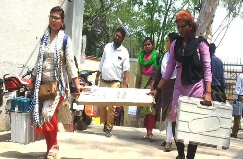 patrika Breaking: CG में दूसरे चरण की वोटिंग, कड़ी सुरक्षा के बीच रवाना हुए मतदान दल, अति संवेदनशील 67 बूथों को किया शिफ्ट, Video