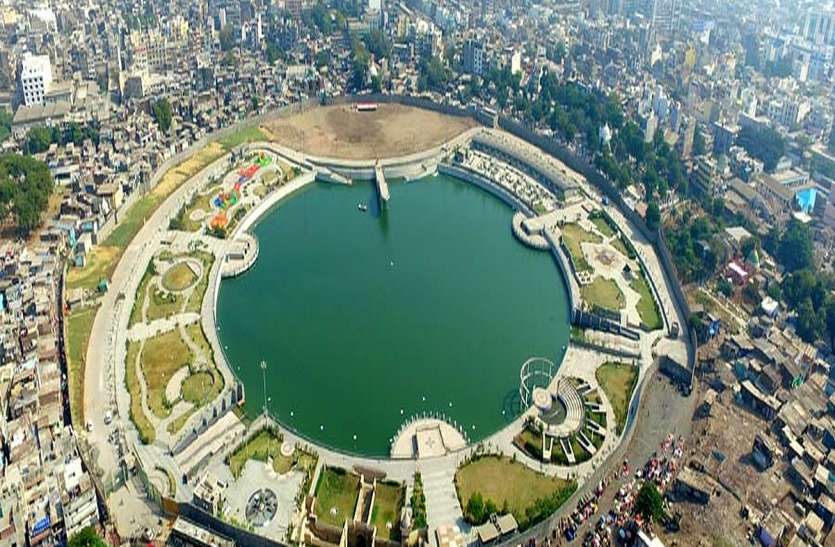 SURAT LOK SBAHA 2019 : सूरत के मतदाता करेंगे तीन संसदीय सीटों का फैसला