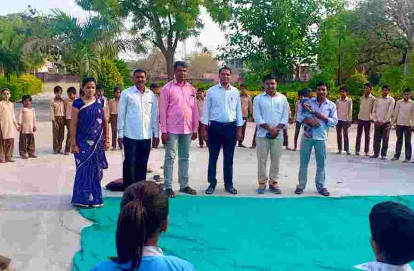 Pratapgarh मानव शृंखला बनाकर दिया संदेश