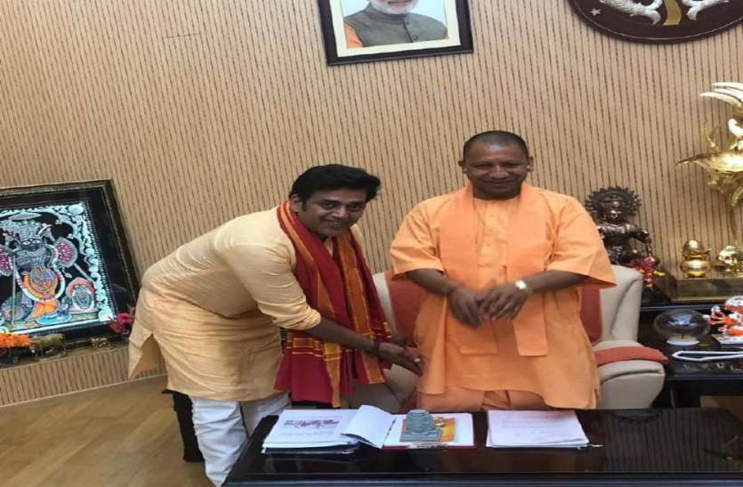lucknow सीएम योगी से मिलने पहुंचे अभिनेता रविकिशन, गठबंधन को देंगे टक्कर