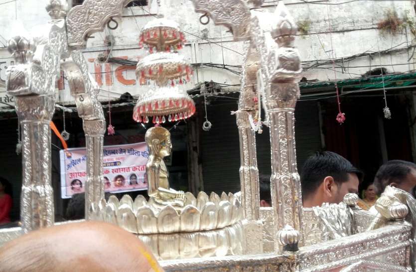 mahaveer jayanti 2019 live video with acharya vidyasagar महावीर जयंती लाइव वीडियो, आचार्य श्री के भक्तों ने दिया ये संदेश, देखते रह गए लोग