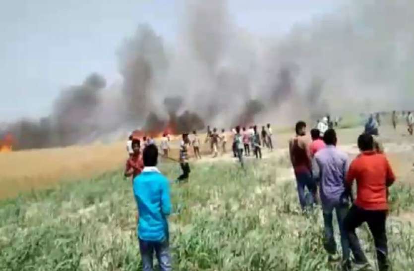 Fire शॉर्ट सर्किट से किसान की फसल में लगी आग, मचा हड़कंप