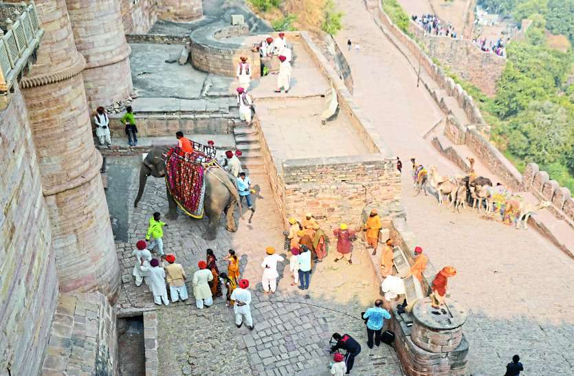 today kalank movie release रीलिज हुई कलंक,बड़े पर्दे पर दिखे शहर के कई कलाकार