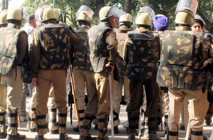 file photo पंजाब: पठानकोट में घुसे पाकिस्तानी, किसान को बुरी तरह पीटा और साथ ले जाने की कोशिश