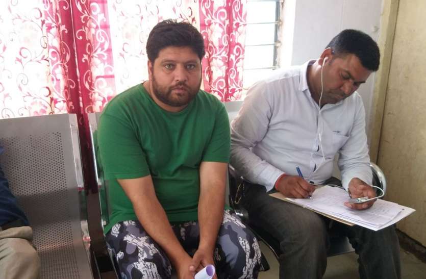 breaking दमोह जिले की हटा नगरपालिका का सब इंजीनियर सागर में 60 हजार की रिश्वत लेते पकड़ाया breaking दमोह जिले की हटा नगरपालिका का सब इंजीनियर सागर में 60 हजार की रिश्वत लेते पकड़ाया