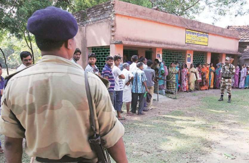 police Election 2019 : वर्दी पहनकर मतदान कर सकते हैं पुलिस जवान, शस्त्र रखना पड़ेगा बाहर