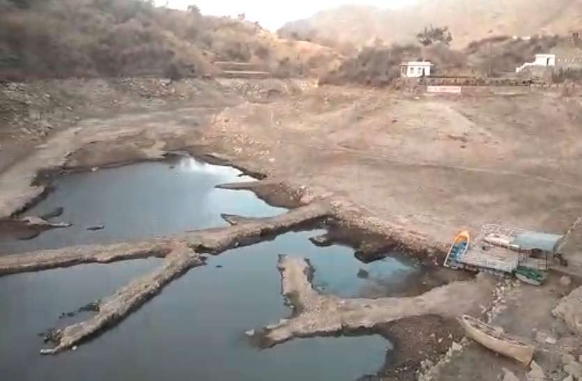 Rajsamand राजस्थान में यहां पानी का हुआ अवैध दोहन, अब मर रहे जलीय जीव