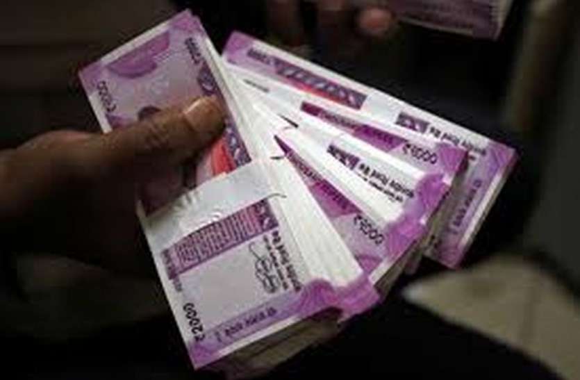 Theft in the Mahanagari Express पढ़ें आखिर क्यों नहीं हो रही 2.65 करोड़ रुपए की सुपुर्दगी