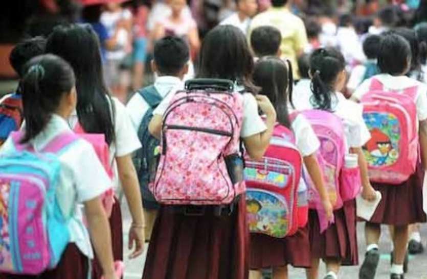 School Fees लूट का आलम देखिए, एक से दूसरे रजिस्टर में नाम लिखने के ले रहे 15 हजार रुपए!