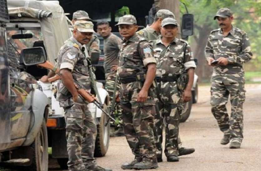 crpf जम्मू- कश्मीर: लोकसभा चुनाव से पहले त्राल में CRPF कैंप पर आतंकी हमला, एक जवान घायल