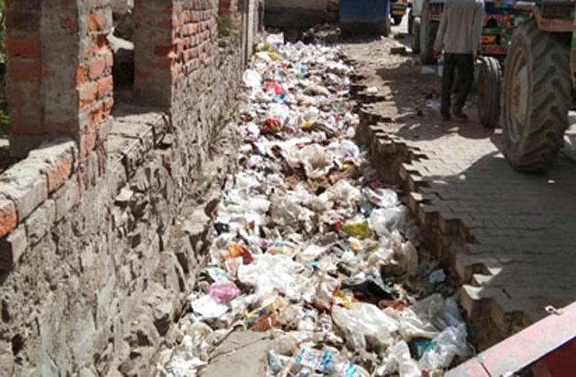 the-municipality-is-discriminating-in-the-cleaning-system शहर की सफाई व्यवस्था हो रही है चौपट, नगर पालिका नहीं दे रहा ध्यान