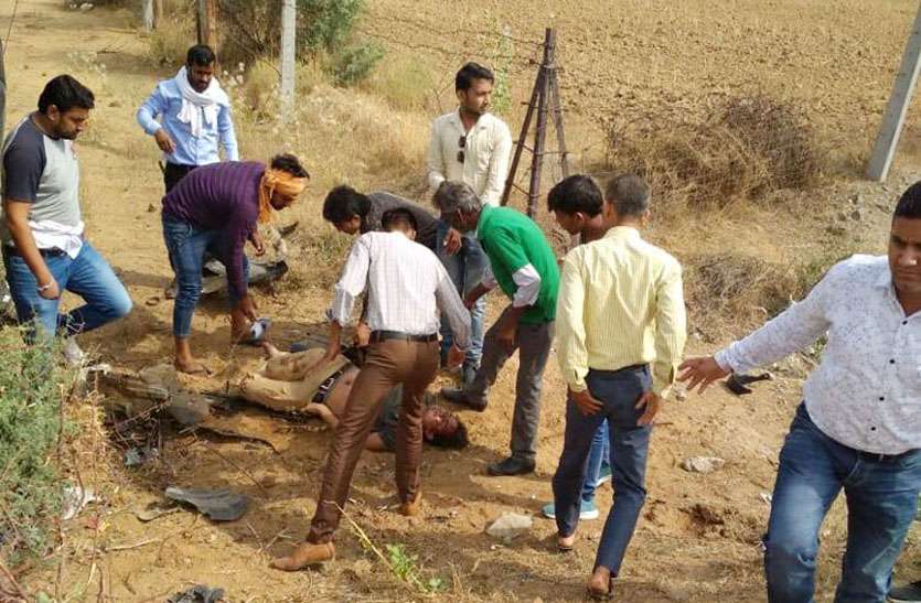 bike-rider-injured-by-car-collision कार बाइक की टक्कर के बाद अनियंत्रित कार खेत में पलटी, बाइक सवार घायल को किा रैफर