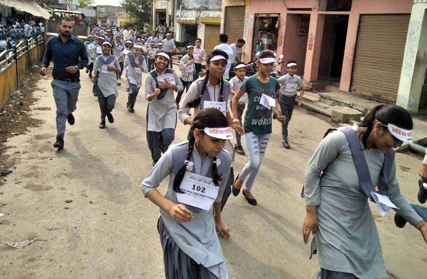 mahavir-swami-celebrated-kalyanak-mahotsav-by-running-marathon मैराथन दौड़ लगाकर महावीर स्वामी का जन्म कल्याणक महोत्सव मनाया