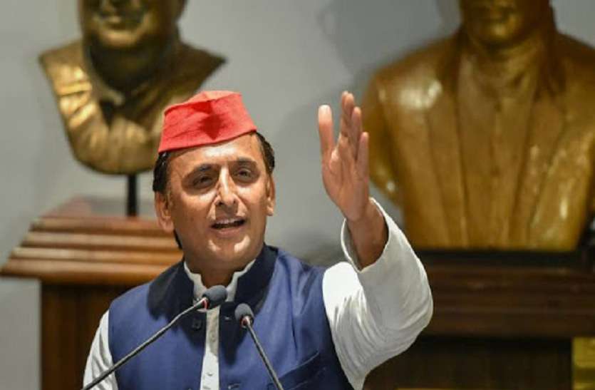 akhilesh yadav अखिलेश यादव का बड़ा बयान, कहा- अगर सांड मारे तो सीधे सीएम योगी पर ....