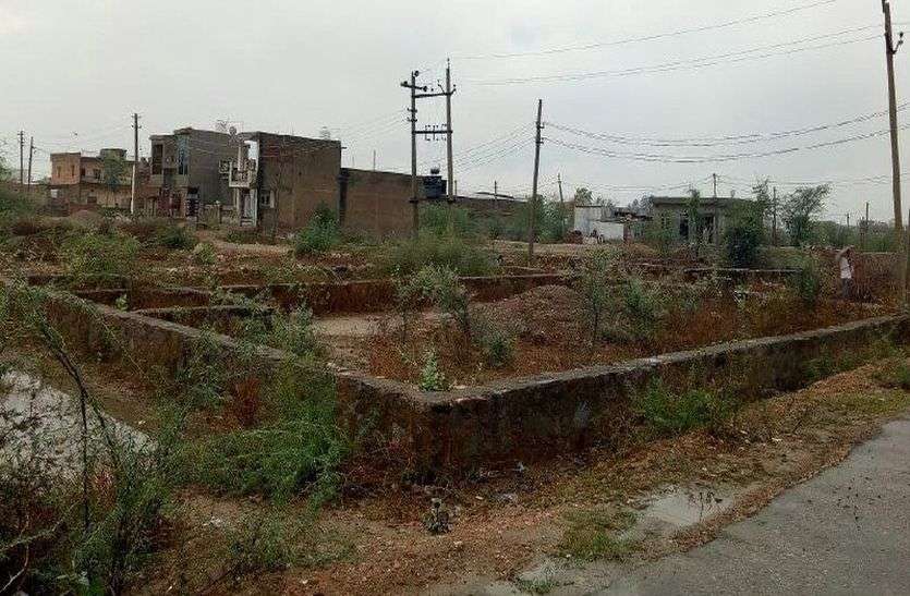 Landmass sells government land to 100 crore भूमाफिया ने सरकारी जमीन बेचकर 100 करोड़ डकारे