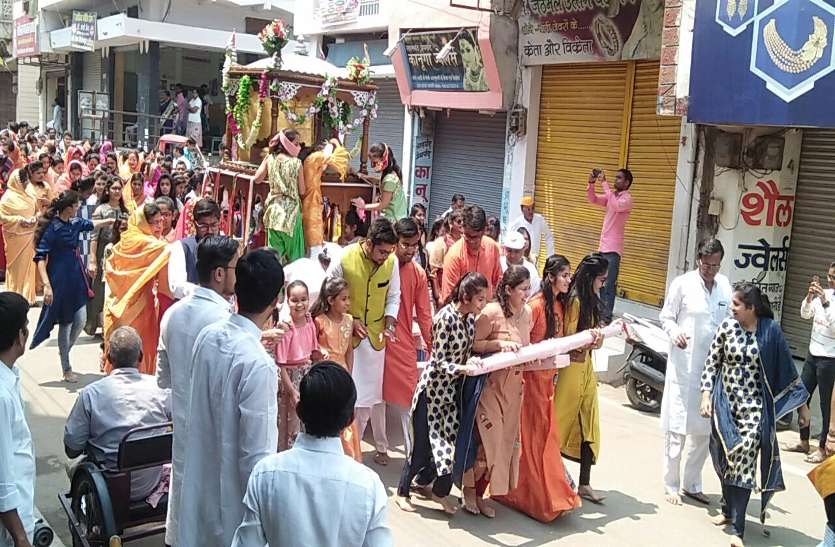 mahaveer jayanti भगवान महावीर के जन्म कल्याणक महोत्सव में निकाली गई भव्य शोभायात्रा, जगह-जगह हुआ स्वागत