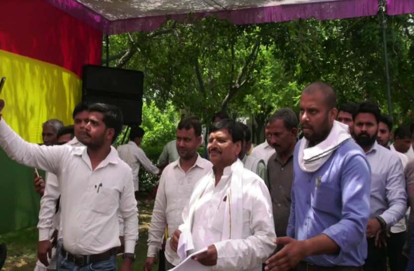 Saifai united on Shivpal appeal for give a big win to Mulayam नेता जी को बडी जीत दिलाने के लिए शिवपाल के आवाहन पर सैफई हुई एकजुट, विपक्षीय पार्टियों में मचा हड़कम्प