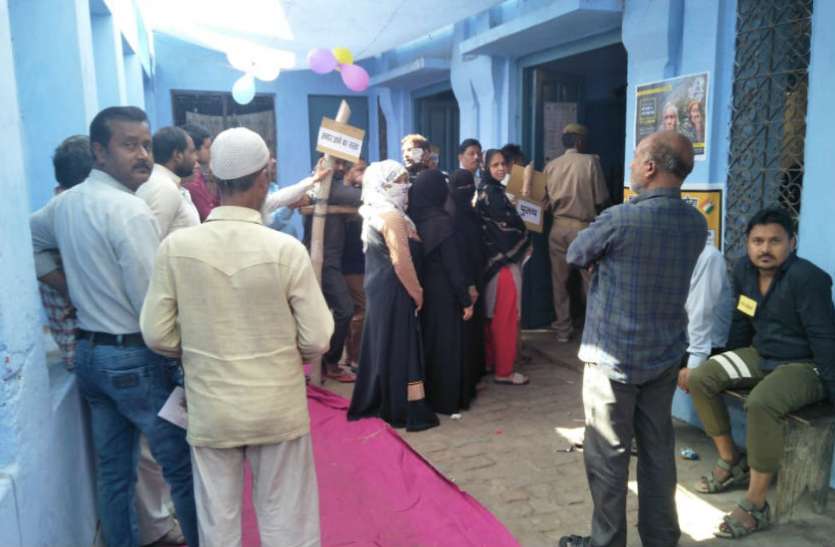 muslim voter मुस्लिम बहुल इलाके में बम्पर वोटिंग, जामा मस्जिद के पीछे बनाया सेल्फी पॉइंट