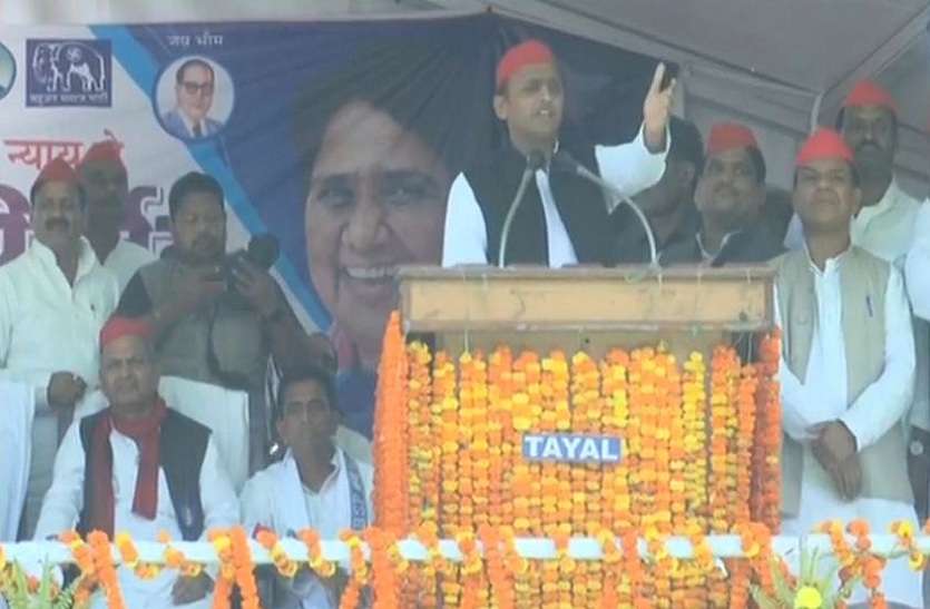 Akhilesh yadav UP में भाजपा की सहयोगी निषाद पार्टी की पूरी जिला इकाई सपा में शामिल, अखिलेश यादव ने दिलाई सदस्यता