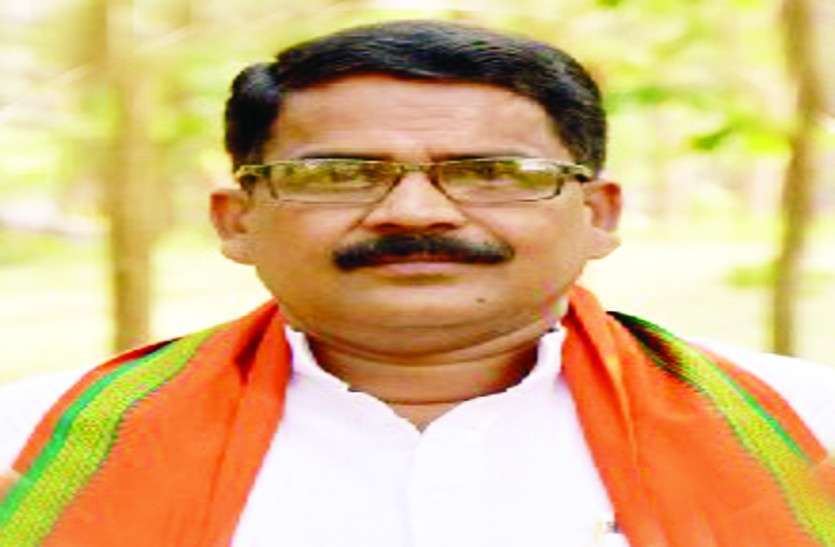 chuni महासमुंद सीट से बीजेपी उम्मीदवार चुन्नीलाल साहू ने किया मतदान