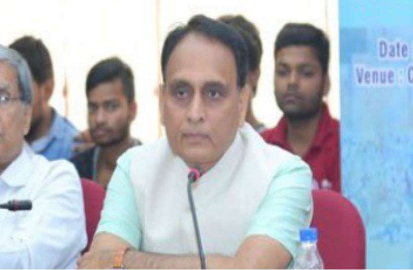 bhopal, makhanlal BJP MP ने 300 लोगों के समर्थन का दावा के साथ उपराष्ट्रपति को लिखा पत्र, 2 शिक्षकों ने किया इनकार