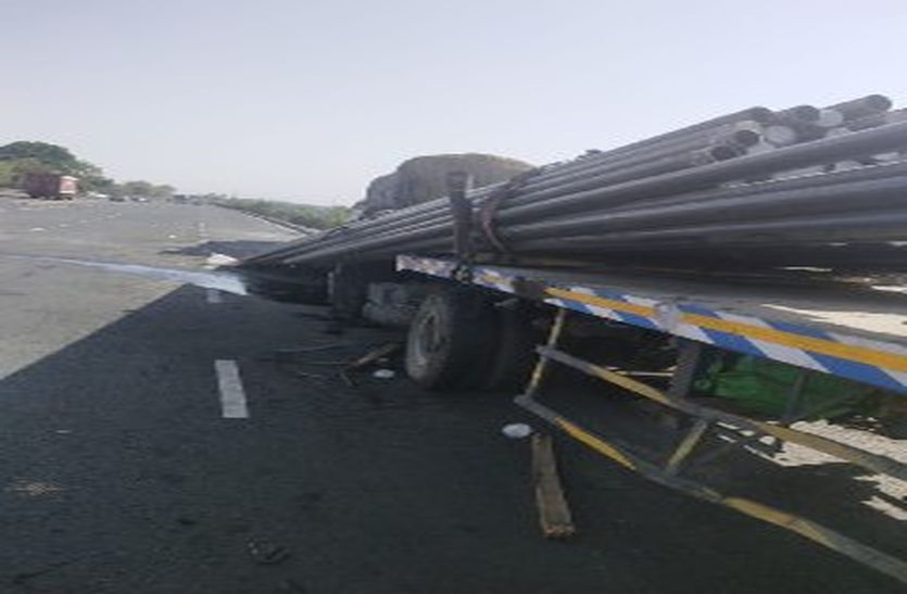 accident बायपास पर डिवाइडर पर चढ़े ट्रक से तेज रफ्तार ट्राला टकराया, तीन मौत