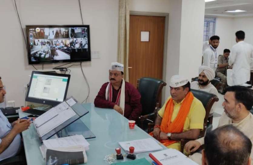 Balbir Singh Jakhar, files nomination कांग्रेस से गठबंधन की चर्चा के बीच AAP के बलबीर सिंह जाखड़ ने पश्चिमी दिल्ली से भरा नामांकन