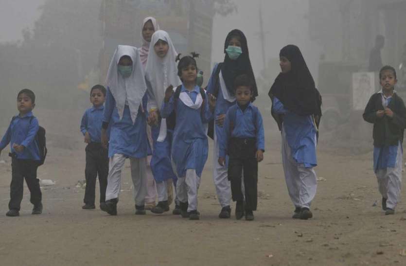 pakistan पाकिस्तान में बदलते मौसम ने मचाई तबाही, अब तक 49 लोगों की मौत