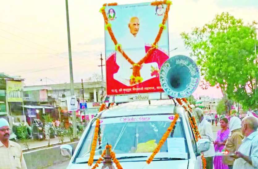 भैयाजी महाराज की पुण्यतिथि पर निकाली शोभायात्रा भैयाजी महाराज की पुण्यतिथि पर निकाली शोभायात्रा