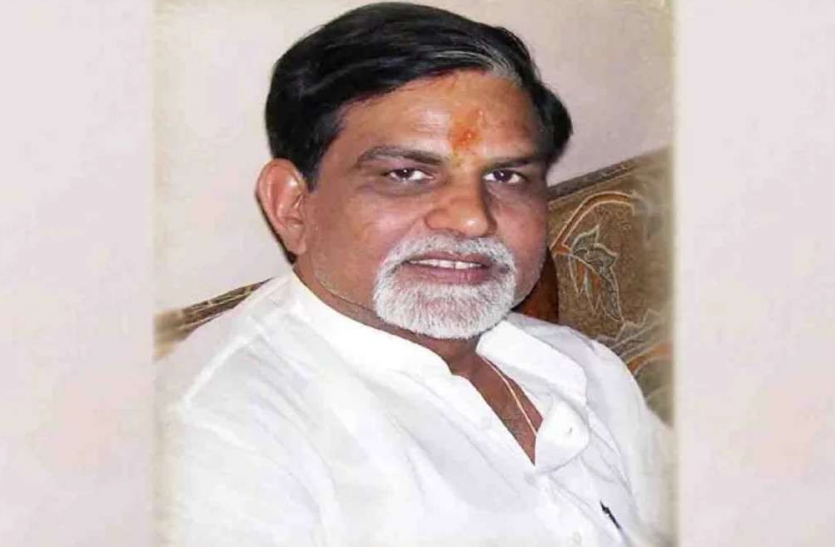 BJP MLA Ashok Singh Chandel ran away from court आजीवन कारावास की सजा सुनते ही कोर्ट से भागे भाजपा विधायक, तलाश में जुटी पुलिस