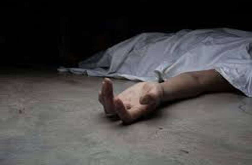 Dead body पत्नी और बेटा से इस बात को लेकर कॉलरीकर्मी का विवाद, सुबह पेड़ पर लटकी मिली लाश