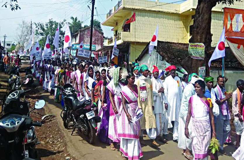 sarhul पारम्परिक हर्षोल्लास और रीति रिवाज से मनाया सरहुल का पर्व