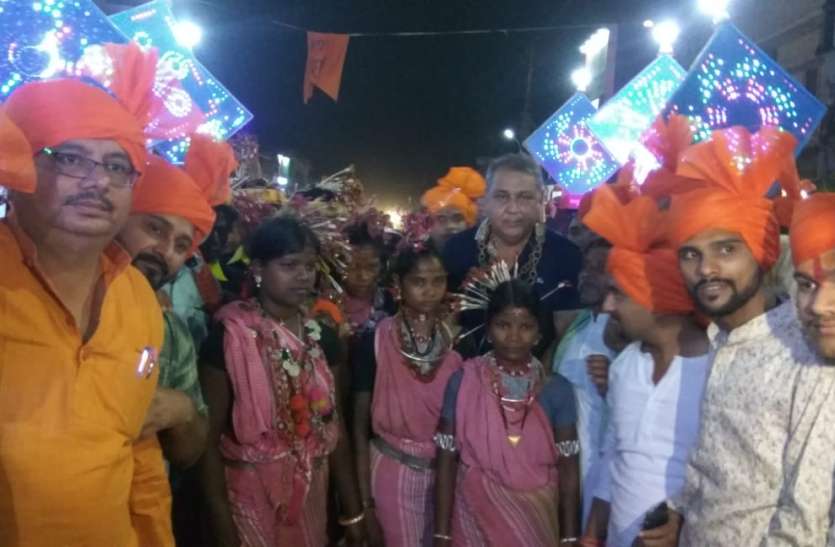 Huge crowd of devotees, temples, temples in temples मंदिरों में उमड़ी श्रद्धालुओं की भीड़, निकली शोभायात्रा