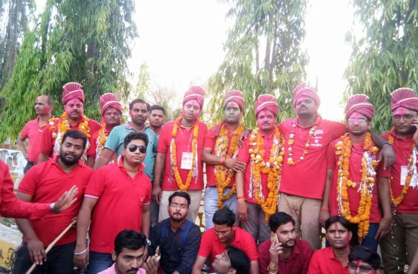 work committee election in gif लाल झंडा की सत्ता बरकरार