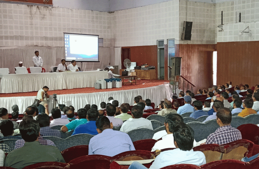लोकसभा चुनाव 2019 : 6 मई के मतदान को लेकर मतदान कर्मियों को किया गया प्रशिक्षित लोकसभा चुनाव 2019 : 6 मई के मतदान को लेकर मतदान कर्मियों को किया गया प्रशिक्षित