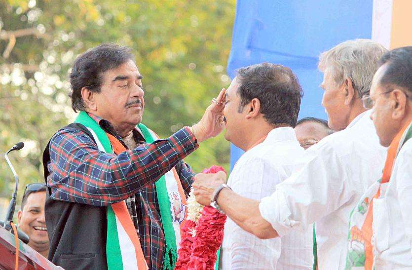 sinha नोटबंदी को लेकर शत्रुघ्न सिन्हा ने मोदी सरकार पर कसा तंज