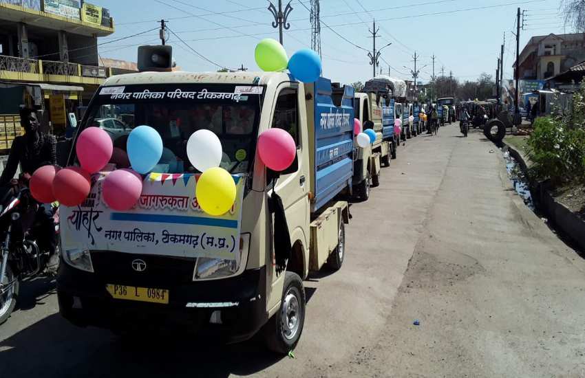 taxi rally rally, a message to strengthen voting and democracy टैक्सी रैली निकाली दिया, मतदान व लोकतंत्र मजबूत करने का संदेश