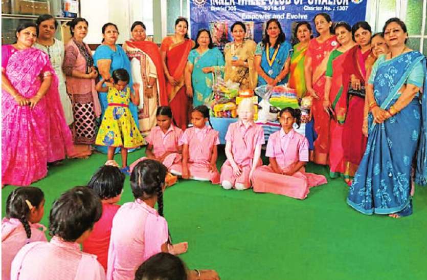 Innerwheel Club टीम भावना के साथ काम करें मेंबर्स
