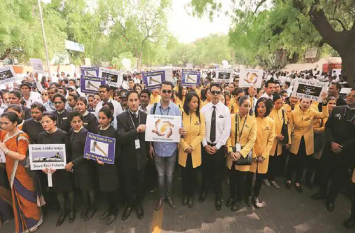 Jet Airways employees blamed to government and lenders for the crisis जेट एयरवेज के कर्मचारियों ने संकट के लिए सरकार, कर्जदाताओं को जिम्मेदार ठहराया