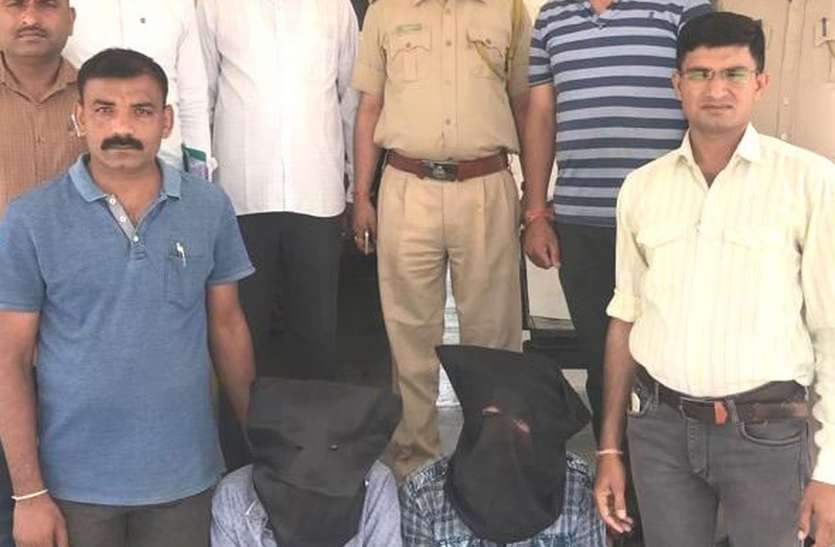 हत्या के दोनों आरोपी गिरफ्तार, कल करेंगे न्यायालय में पेश हत्या के दोनों आरोपी गिरफ्तार, कल करेंगे न्यायालय में पेश