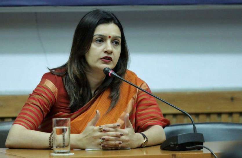 Priyanka Chaturvedi जानिए, वो असल वजह जिसने प्रियंका को कांग्रेस छोड़ने पर किया मजबूर