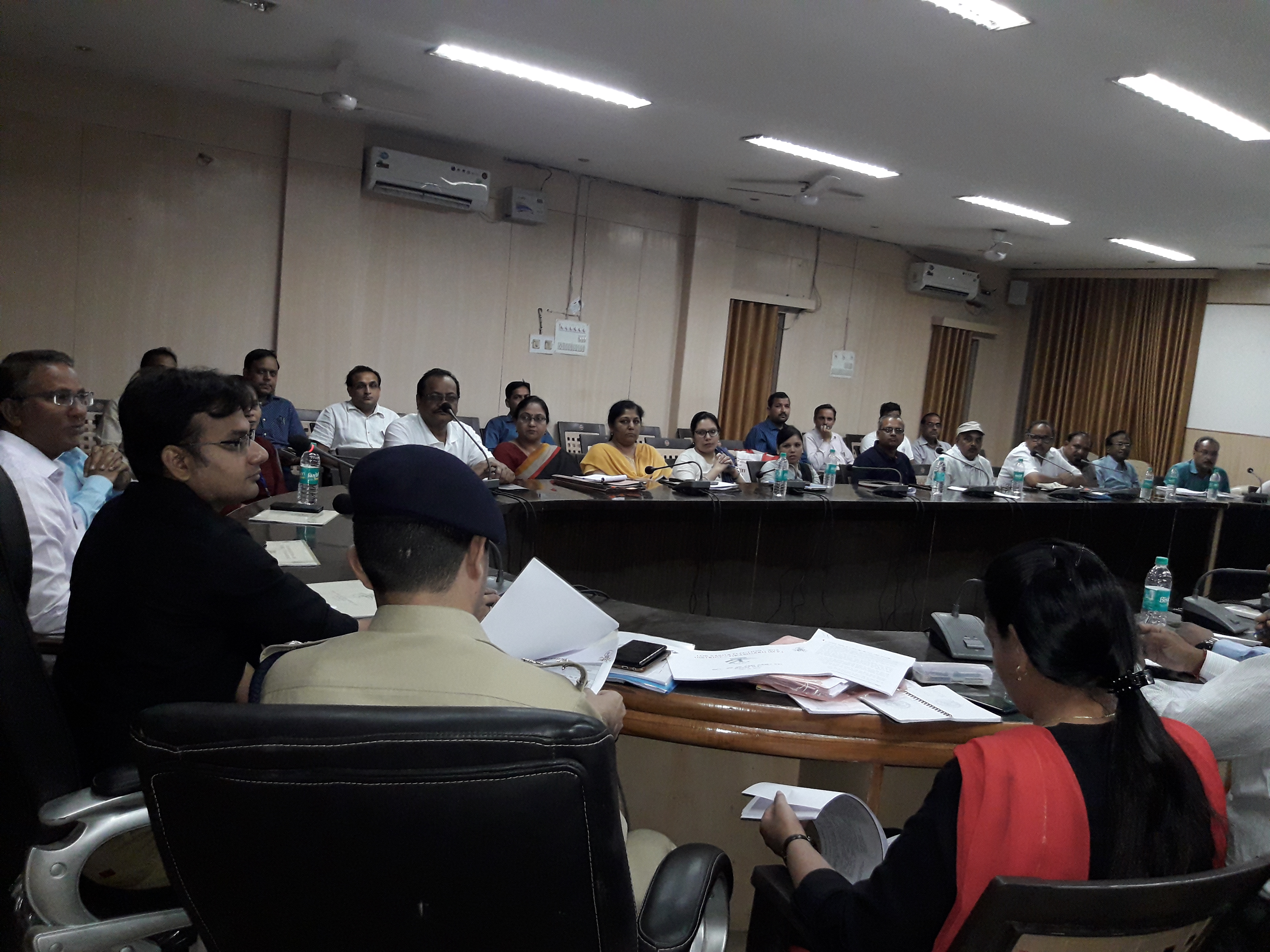 Observers review the election preparations प्रेक्षकों ने सिखाए चुनाव के गुर,अधिकारियो से जानी तैयारियो की हकीकत