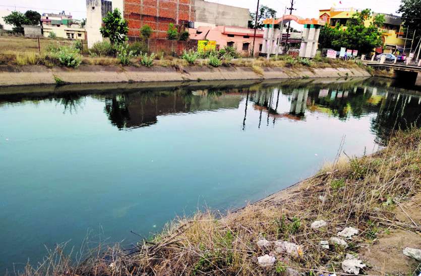 ये कैसा चमत्कार, तापमान बढऩे के साथ-साथ यहां के डबरी व तालाब हो रहे पानी से लबालब, पढि़ए पूरी खबर... ये कैसा चमत्कार, तापमान बढऩे के साथ-साथ यहां के डबरी व तालाब हो रहे पानी से लबालब, पढि़ए पूरी खबर...