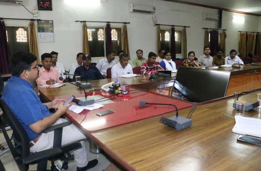seoni कलेक्टर को आया दिव्यांग का फोन, कहा मुझे जाना है वोट देने