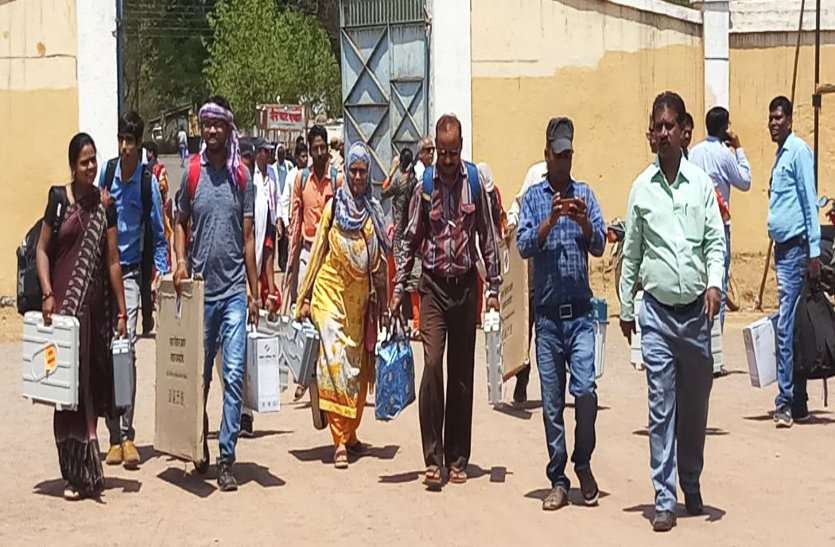 patrika CG के इस हाईप्रोफाइल लोकसभा सीट में पहली बार कंट्रोल और बैलेट यूनिट लग रही दोगुनी, जानिए क्यों, Video