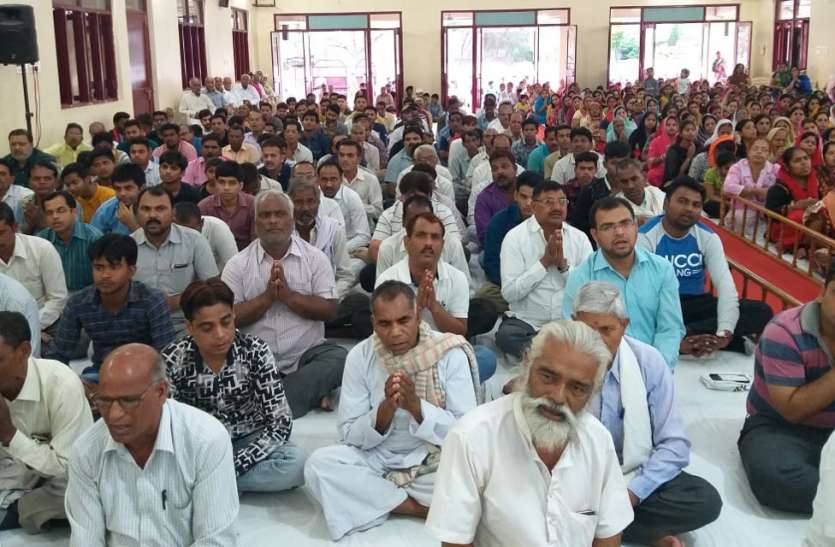 Guru's knowledge connects humans with humans गुरु का ज्ञान ही मानव से मानव को जोड़ता है