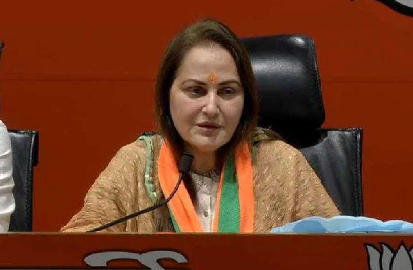 Loksabha election 2019 case filed against Jaya Prada update मायावती पर दिया ऐसा विवादित बयान, जयाप्रदा पर हो गया मुकदमा दर्ज, विवादित बोलों पर नहीं लग रही लगाम