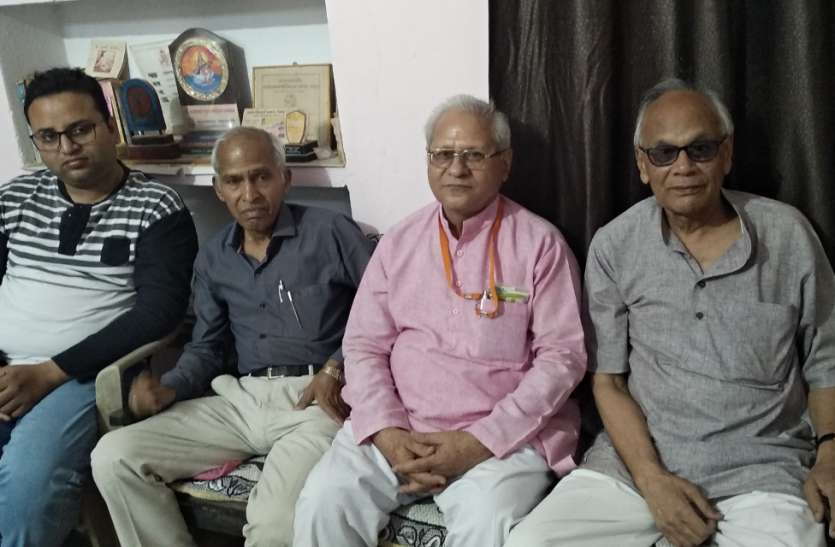 Zonal literary council meeting काव्य संध्या में कवियों ने किया पाठ