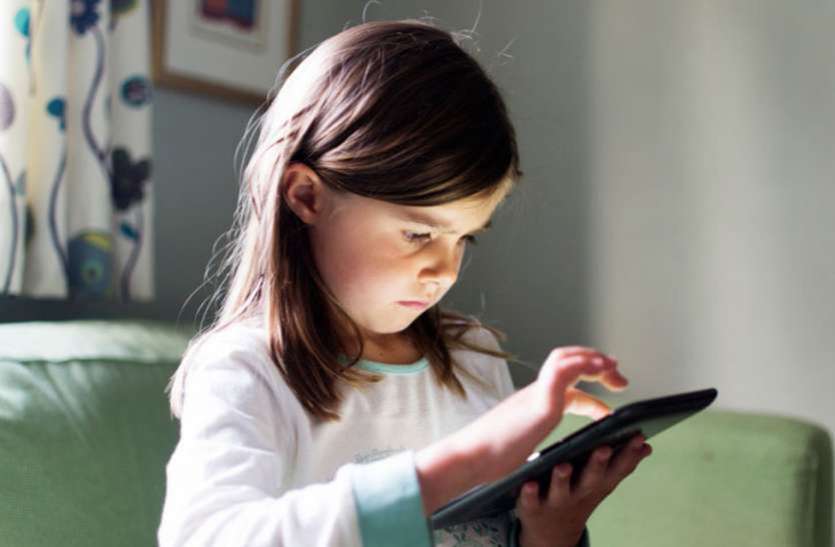Digital age: mental retardation, physical problem also increased इंटरनेट के मकडज़ाल में बच्चे
