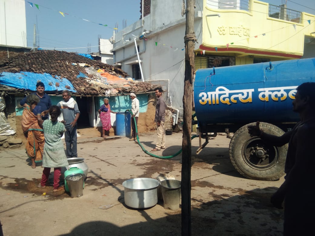 Water from the village गांव-गांव टैंकर से पहुंचा रहे पानी
